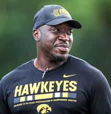 Former Hawkeye, NFL linebacker Hodge added to football staff