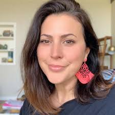 Robyn Groves's Instagram, Twitter & Facebook