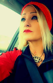 Holly Bragg's Instagram, Twitter & Facebook