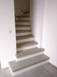 Belage Fur Betontreppen Treppe Fliesen In 2020 Betontreppe Treppenbelag Treppe Fliesen