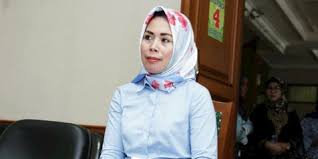 Di tengah perjuangannya melawan gagal ginjal, beredar kabar bahwa dia telah menggugat cerai istrinya, anita dewi farida. Tak Mau Cerai Istri Abdee Slank Rela Dipoligami Kapanlagi Com