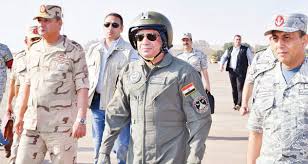 وظهر الرئيس المصري بالزي العسكري، خلال تفقده القاعدة الجوية، حيث ارتدى اللباس الخاص بالقوات الجوية المصرية، وطار على متن طائرة هليكوبتر خاصة لتفقد المشروع. Ø§Ù„Ø³ÙŠØ³ÙŠ Ø¨Ø§Ù„Ø²ÙŠ Ø§Ù„Ø¹Ø³ÙƒØ±ÙŠ Ø¯Ø§Ø®Ù„ Ù‚Ø§Ø¹Ø¯Ø© Ø¬ÙˆÙŠØ©