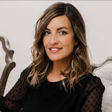 Nina Phelps's Instagram, Twitter & Facebook