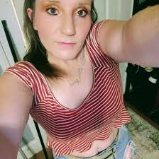 Desirae Williams's Instagram, Twitter & Facebook