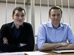 В 2008 году брат алексея навального, олег навальный, убедил «ив роше» заключить договор на грузоперевозки со специально созданной под это дело фирмой «главподписка». Aleksej Navalnyj Poluchil Uslovnyj Srok A Ego Brat Oleg 3 5 Goda Kolonii Novosti Pravo Ru