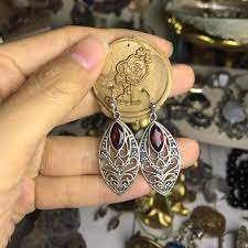 紅石榴石925純銀耳勾 峇厘工藝 925silver 純人手製作 只有一隻一月誕生石 石榴石的英文名稱為garnet 由拉丁文 granatum 演變而來 意思是 像種子一樣 對應脈輪 海 charm bracelet alex and ani charm bracelet jewelry