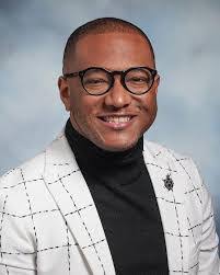 Cedric Holmes's Instagram, Twitter & Facebook