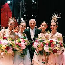 John neumeier, chef des hamburg balletts seit 46 jahren, lebt in einem museum. 500 John Neumeiers Tanzkunst Und Sein Hamburger Ballett Ideen John Neumeier Ballett John