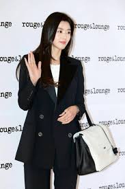 สำหรับ ชเวจุนฮยอก สามีของ จอน จีฮยอน เกิดในปี 1981 เป็นลูกชายคนที่สองของ ชเวกุน ประธานบริหารอัลฟ่า ปู่ของชเวจุนฮยอก ยังเป็นเจ้าของธุรกิจเหล็ก. à¸¢ à¸¢à¸• à¸§à¸£ à¸²à¸¢ à¸ˆà¸­à¸™à¸ˆ à¸®à¸¢à¸­à¸™ à¸• à¸‡à¸„à¸£à¸£à¸  à¸¥ à¸à¸„à¸™à¸— à¸ªà¸­à¸‡à¹à¸¥ à¸§