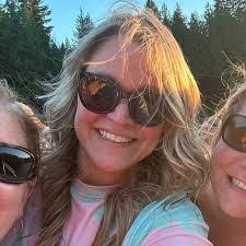 Deb Gress's Instagram, Twitter & Facebook