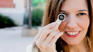 Nos han engañado con las canas, una dermatóloga lo aclara: "El pelo blanco  no existe, son los padres"