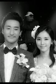 Actor Shin Hyun Jun Revealed A Wedding Picture With Actress Han Chae Ah Shin Hyun Jun And Han Chae Ah S Wedding P Wedding Pictures Asian Celebrities Married