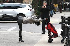 Hilaria baldwin is an american yoga instructor, podcaster, and author. Alec Baldwin Snaps Wife S Street Yoga Pose Page Six