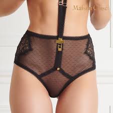 En usage depuis la fin du xxe siècle, cette expression reprend au figuré une situation gênante, intime; Culotte Harnais Inspiration Divine My Lydie Pinup