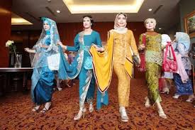 Check spelling or type a new query. Padu Padan Budaya Jawa India Dalam Batik Kain Saree