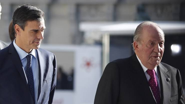 Juan Carlos I contra Pedro Sánchez: "En lugar de proteger el Estado lo  debilitan"