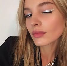 10 ideas de maquillaje glitter para tu cena de navidad