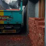 Ritel yang menjual bahan bangunan, keramik, perlengkapan kamar mandi dan dapur, beragam pintu dan jendela, cat dengan variannya, dan banyak perkakas rumah tangga lainnya. Jual Beli Bahan Bangunan Yogyakarta Jualo