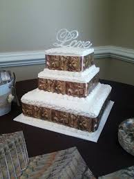Wedding Cake With Camouflage Ribbon With Images Hunting Wedding Cake Camo Wedding Cakes Camoflauge Wedding