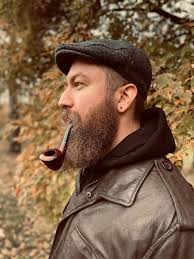 Брутальный мужчина с трубкой/Brutal man with a pipe