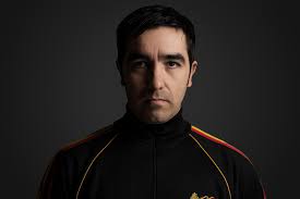 INTERVIEWS & FEATURES