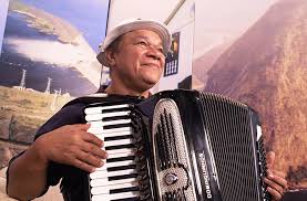His principal musical influences have been the music of luiz gonzaga. Radio Universitaria Fm 107 9 Homenagem A Dominguinhos