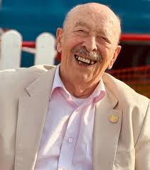 What a wonderful day we had yesterday celebrating this man's 104th  birthday, yes, 104 ! Friends and family came together to celebrate Eddie.  What a legend. 💙