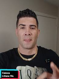 Linda cadena modelo cubana 14k resistente al agua para uso diario con ...