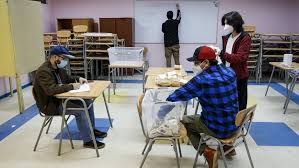De la misma forma, se publicaron las mesas y locales de votación, que para este proceso se han reducido en cantidad, por lo que para algunos sus locales de votación cambiarán en relación a los que funcionaron en el pasado plebiscito constitucional. Revisa Si Fuiste Designado Vocal De Mesa Para Las Elecciones Primarias De Fin De Mes Cooperativa Cl