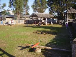 Decidió abandonar a los españoles y en diciembre de 1553 apareció como el principal líder en la batalla de tucapel, primer levantamiento indígena de importancia en chile. Fuerte Tucapel Wikipedia La Enciclopedia Libre