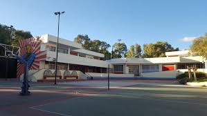 Καταρρέει ψυχολογικά μετά το διαζύγιο με τον κάνιε γουέστ. 6o Dhmotiko Sxoleio Korydalloy Kalws Orisate Sto Istologio Toy Sxoleioy Mas