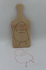 Brettchen Mit Kinderzeichnung Graviert Geschenk Zum Etsy Kinder Zeichnungen Kinderzeichnungen Recycling Weinflaschen