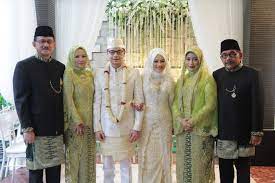 Riah wajah dan penampilan diri jelaskan kebahagiaan yang mendalam dilalui oleh pasangan ini. Viera Rafi Akad Nikah Resepsi Keluarga Medan 19 Feb Showbitz Event Organizer