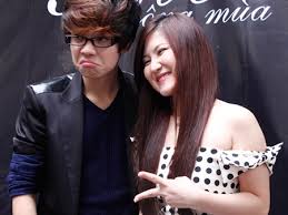 Khi tham gia the voice mùa thứ 2, ngọc trâm lúc đó 17 tuổi và đang là sinh viên năm 2 trường đại học nghệ thuật quân đội. HÆ°Æ¡ng Tram The Voice Lá»™t Xac Sau Nang MÅ©i