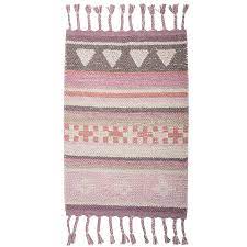 Bloomingville teppiche folgen der gestalterischen marschrichtung, die schon in den anderen bereichen praktiziert wird. Bloomingville Teppich Rose Online Kaufen Emil Paula Kids