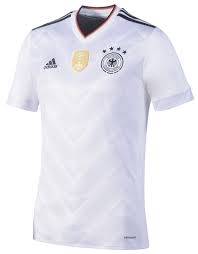 Auf unserer seite finden sie aktuelle trikots der fußballigen, sowie zahlreiche sammlungen von nationaltrikots verschiedenster mannschaften der ganzen welt. Neues Deutschland Trikot 2020 Zur Fussball Em 2020