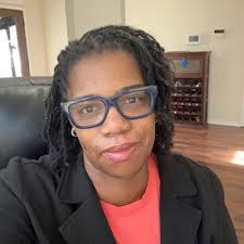 Felicia Esters (@sidelinesbyfae)