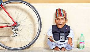 1) i am a new youtuber and please support meand enjoy my facts video.world smallest height in worldchandra bahadur danginepal ke salyan khalangyese hi. Shortest Man In The World Was 1 79 Foot Tall