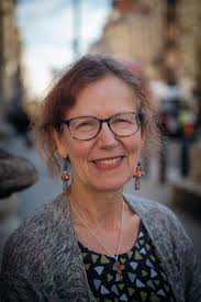 Odiham woman walks 22 miles to support climate prisoners