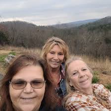 I was wondering if anyone knows someone that remodels bathrooms? Tia!