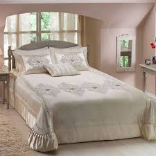 Gelin yatak örtüsü & yatak eteği modelleri, tek & çift kişilik yatak örtüleri ve fiyatları n11.com'da! Tac Adelina Yatak Ortusu 270x260yastik Kilifi 50x70 2 Adet Dekoratif Yastik 40x40 Nevresim Takimlari Ev Icin Yatak Ortuleri