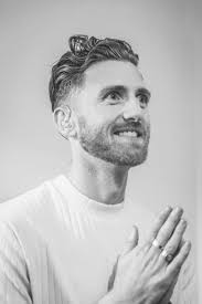 Jack Frank: Singing pianist