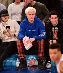 Cambiare colore di capelli per un uomo può non essere così scontato e tingere di biondo dei capelli castano scuro (ma anche di nero dei capelli biondi) è . Uomini Addio Barba Hipster A Ora Dei Capelli Ossig Globelife