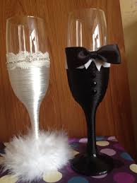 Bride And Groom Glasses With A Difference Https M Facebook Com Pennystouc Tacas De Champanhe De Casamento Tacas Decoradas Para Casamento Tacas De Champanhe