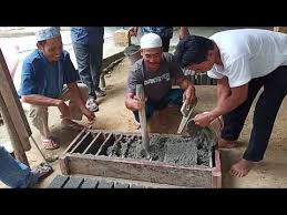 Cara membuat batako sendiri memang sekarang bahan bangunan melambung tinggi kayu dan merang yang banyak.dari pada untuk bakar bata lebih baik buat masak,iya kan? Cara Membuat Cetakan Batako Manual Dari Kayu Cetakan Cute766