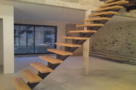 N'oubliez pas de compter le coût de la pose compris entre 40 et 50 euros de l'heure par un maçon. Epingle Sur Escalier Bois Ipn