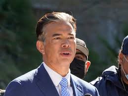 California officials blast Florida's DeSantis over transfer of migrants  from Texas to Sacramento