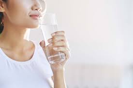 Dehidrasi adalah akibat kurang minum air putih yang paling jelas. Kapan Waktu Yang Tepat Untuk Minum Air Putih Jovee Id
