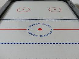 Möchte man dennoch nicht auf diesen spaß verzichten, so kann man ihn nach dieser anleitung, mit geeigneter luftquelle und einer multiplex platte, selber bauen und auf jedem esstisch platzieren. Der Richtige Airhockey Tisch Fur Jeden Bedarf