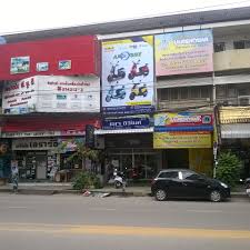 His advice to business owners is that it is important to control the outflow of their businesses, to seize the chance of financial aid given by the government plus also negotiate with suppliers and banks. Laundry Bar Changkran Muang Chiangmai Cmhy City